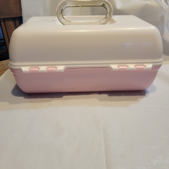 Caboodle original white top pink bottom with sparkle gold latch and handle - Picture 2 of 9